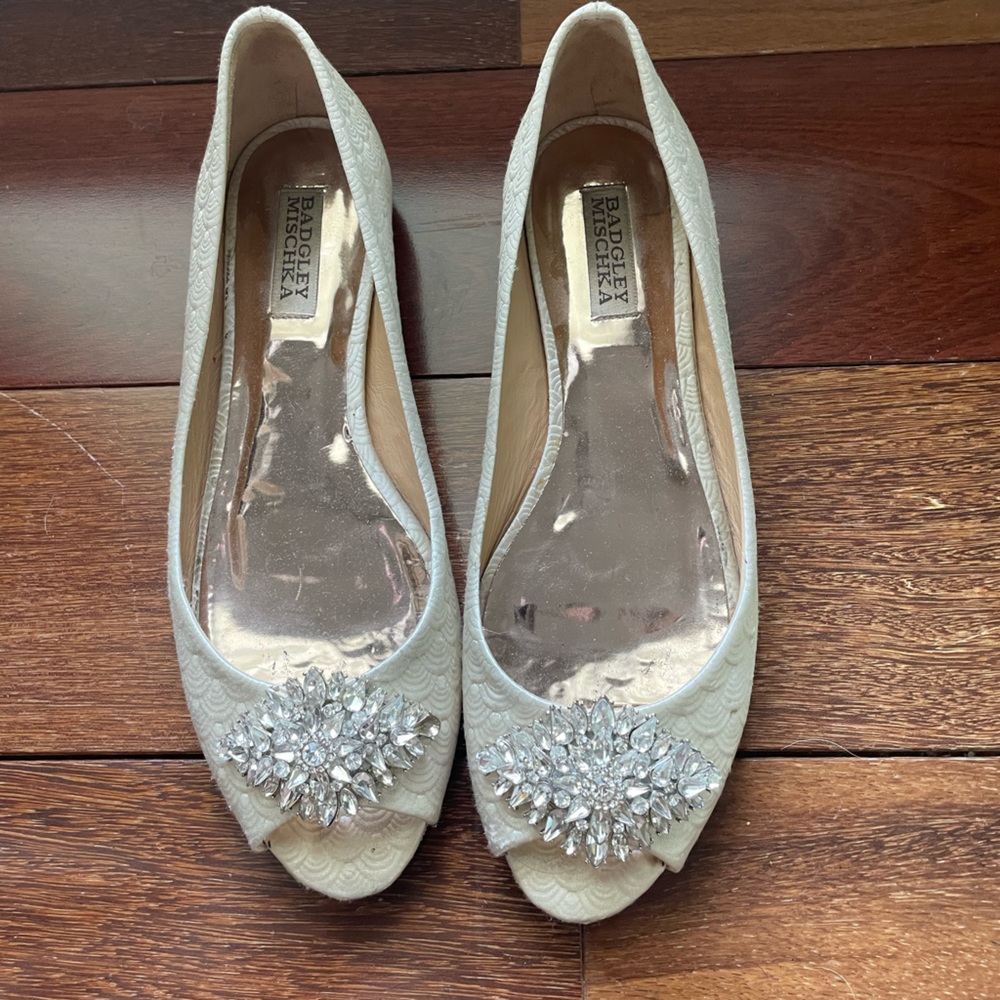 Badgley Mischka Taft Peep Toe flat ivory satin